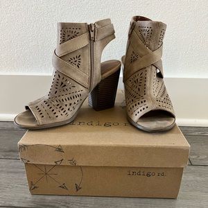 Indigo rd. Taupe Block Heel Peep-toe Shoes Size 7